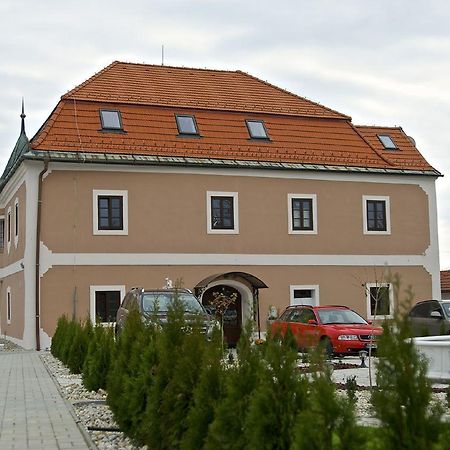 Kastiel Ottlyk Hotel Bánovce nad Bebravou Zewnętrze zdjęcie