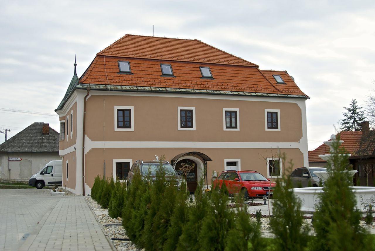 Kastiel Ottlyk Hotel Bánovce nad Bebravou Zewnętrze zdjęcie