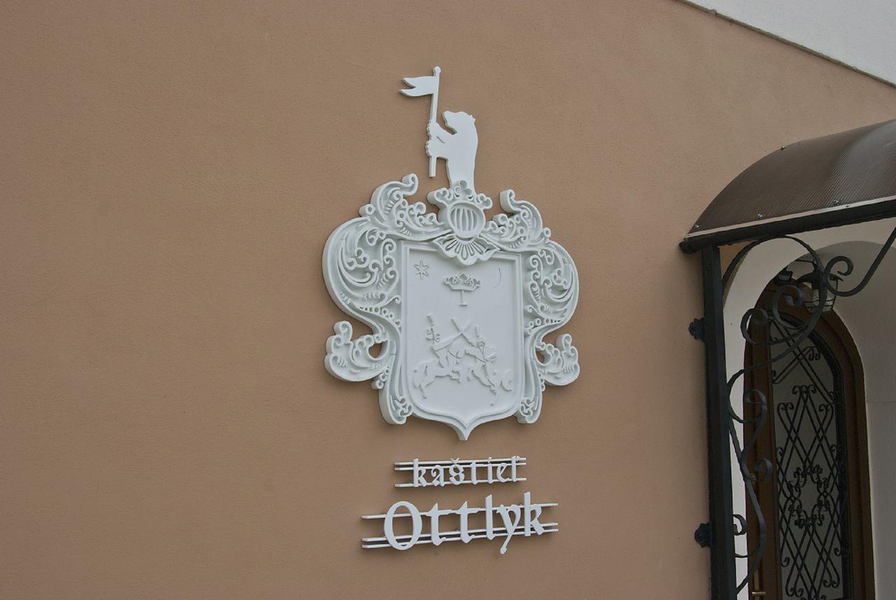 Kastiel Ottlyk Hotel Bánovce nad Bebravou Zewnętrze zdjęcie